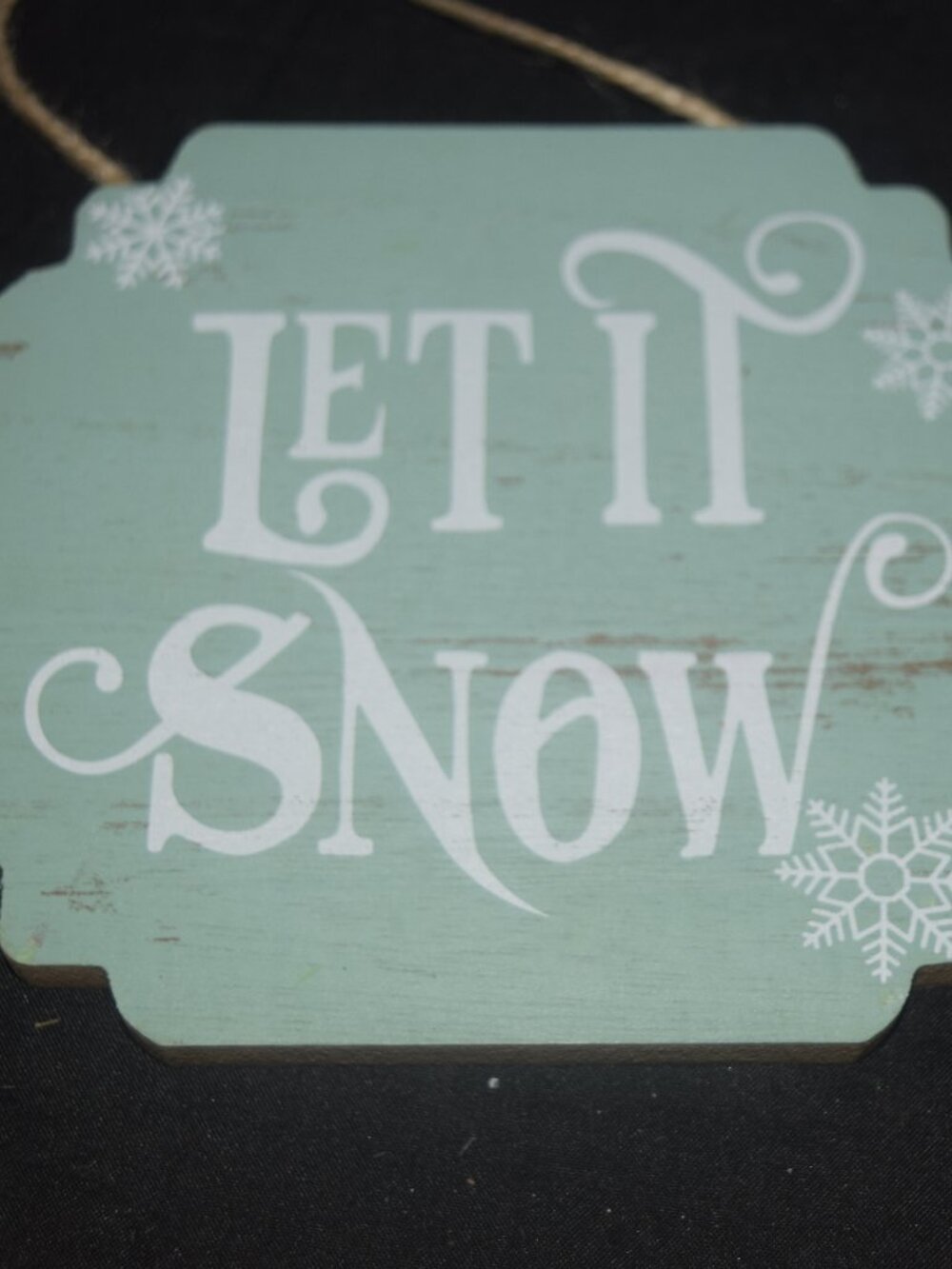 Rustic "Let It Snow" Wooden Wall Hanging – Winter Decor